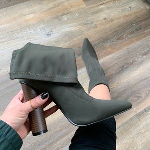 Pointy Ankle Boots 💚
